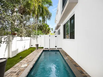 $1,900,000 | 12 Southeast 10th Avenue, Fort Lauderdale, FL 33301