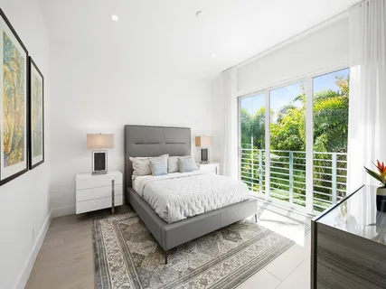 $1,900,000 | 12 Southeast 10th Avenue, Fort Lauderdale, FL 33301