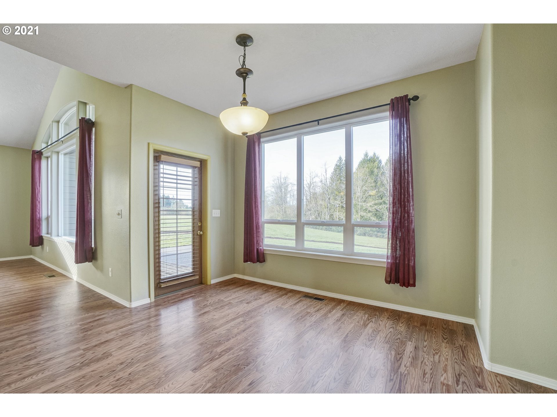 29175 Southeast Davis Road Estacada, OR 97023 - Photo 10 of 28 Gallery Image 10