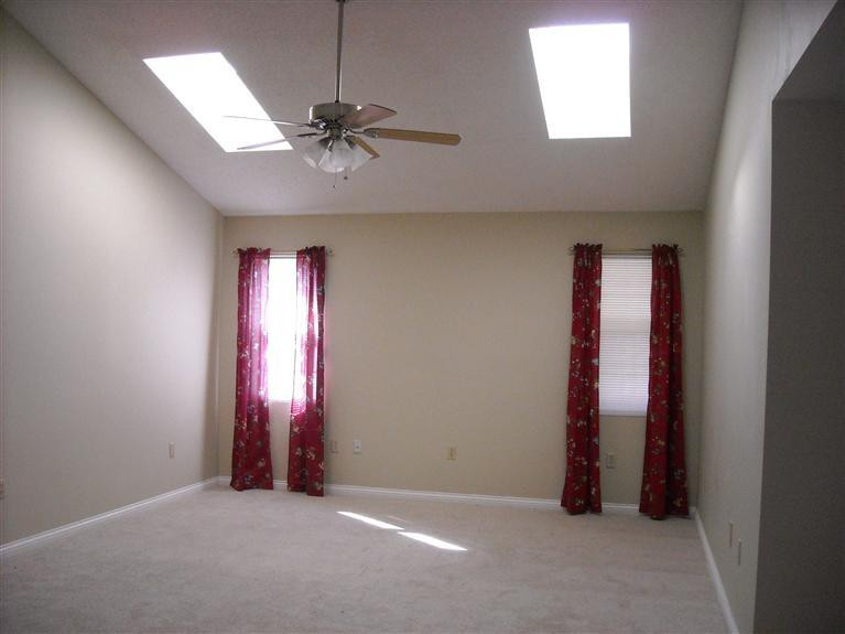 3333 Barbourville Road London, KY 40744 - Photo 14 of 21 Living Room, vaulted ceiling. Sky light