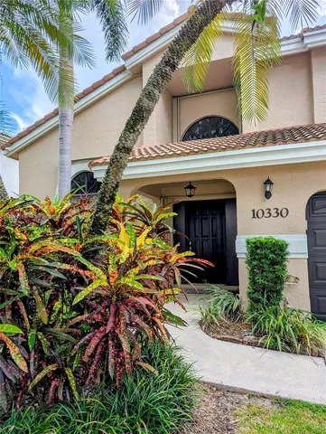 a view of a house with a small yard and plants