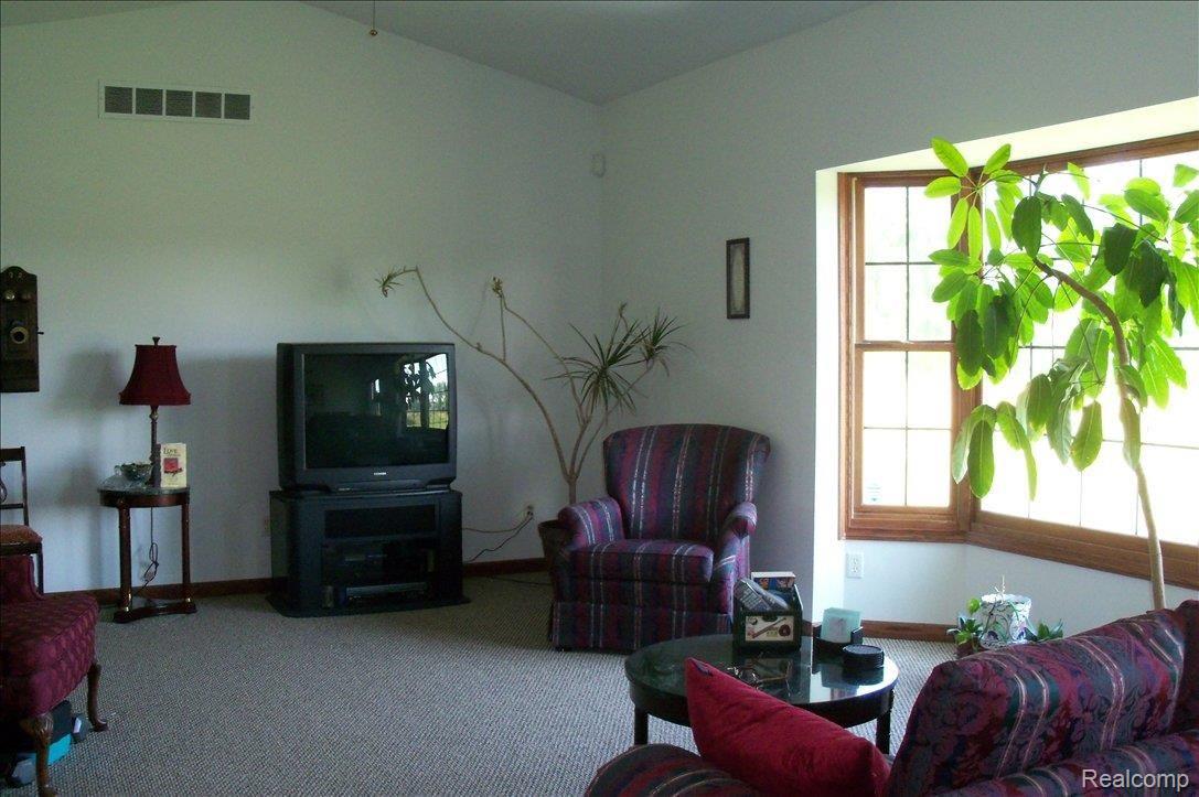 8850 Division Road Columbus, MI 48063 - Photo 12 of 21 100_0257