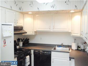 3576 Teton Road Philadelphia, PA 19154 - Photo 7 of 12 Kitchen