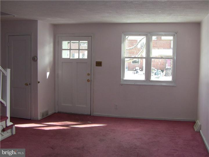 762 Bennington Road Folcroft, PA 19032 - Photo 2 of 12 Living Room
