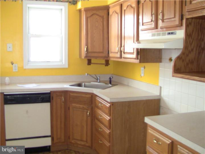 762 Bennington Road Folcroft, PA 19032 - Photo 4 of 12 Kitchen