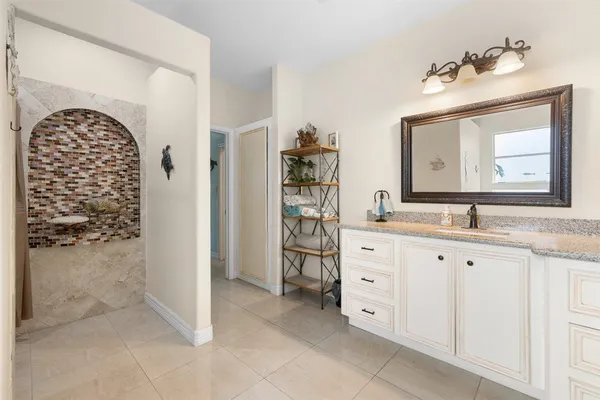 $739,900 | 1102 Private Road 2332, Giddings, TX 78942