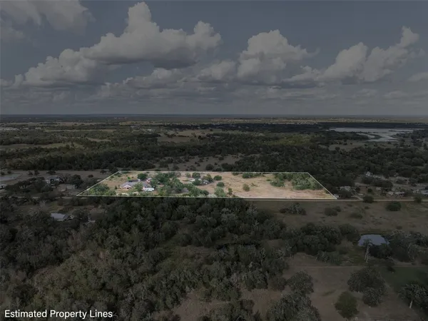 $739,900 | 1102 Private Road 2332, Giddings, TX 78942