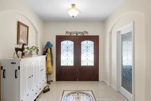 a view of entryway with interior