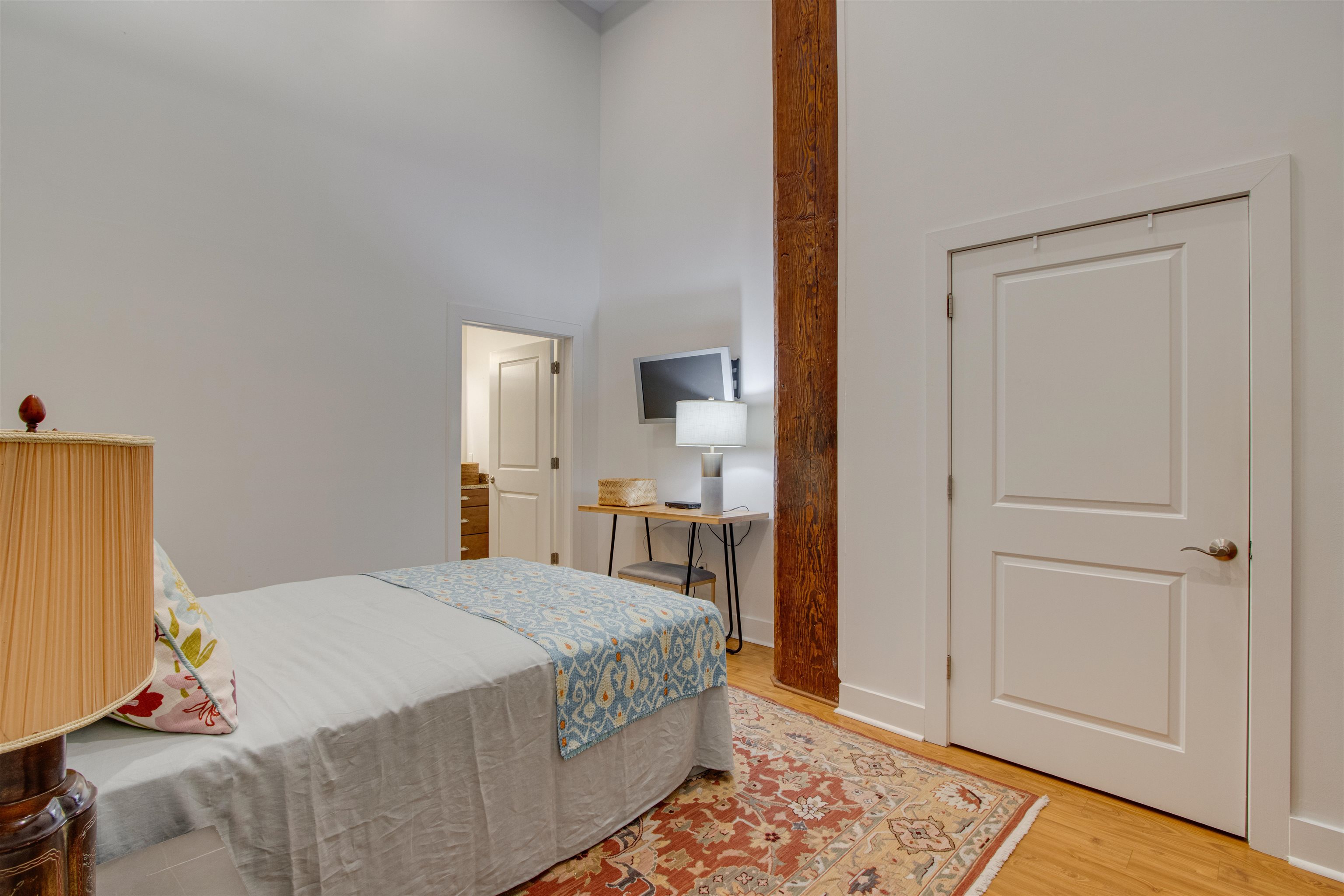 435 South Front Street, Unit 105 Memphis, TN 38103 - Photo 23 of 40 a bedroom with a bed and a dresser