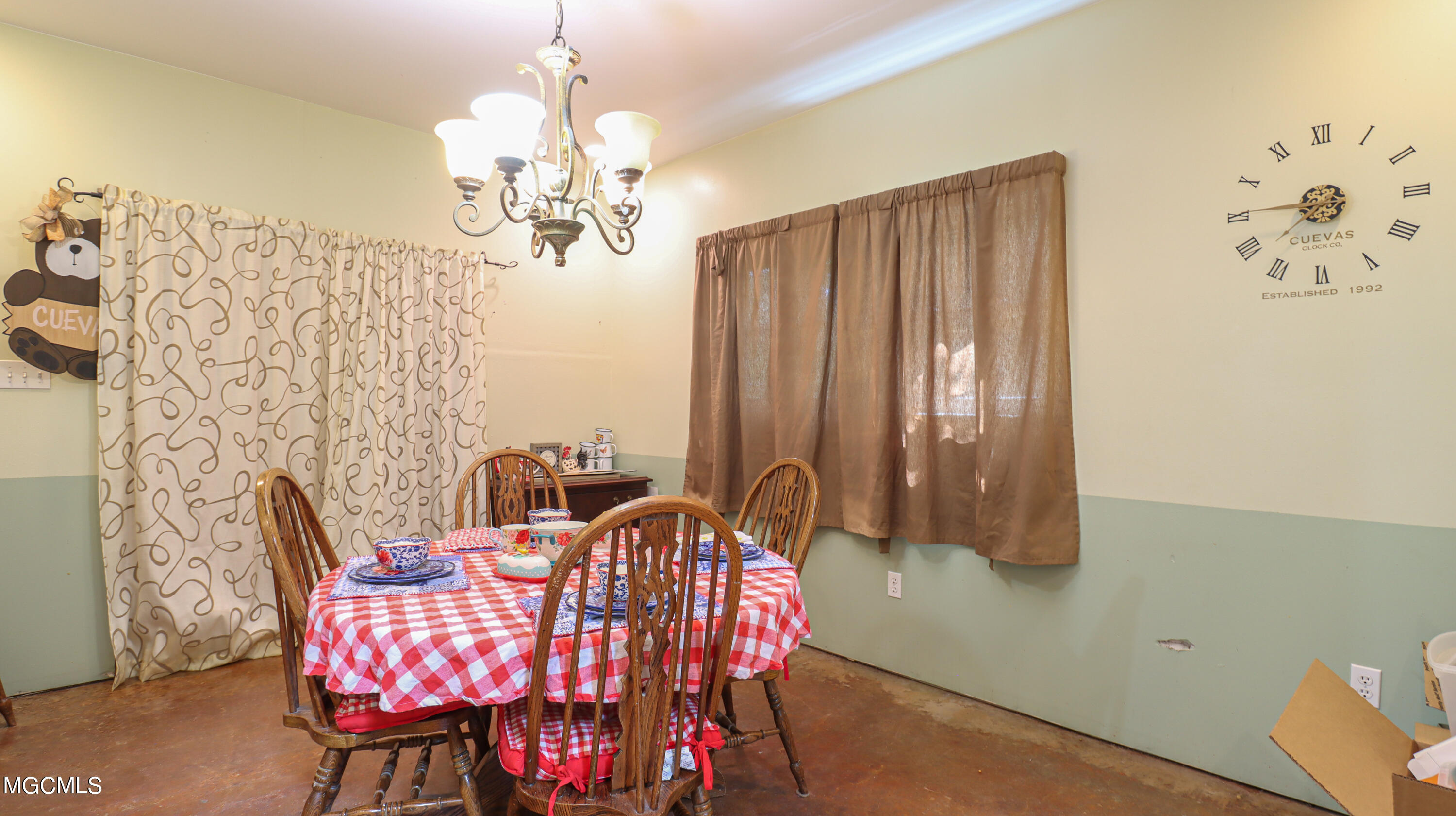 5328 Lower Bay Road Bay St. Louis, MS 39520 - Photo 5 of 29 Dining room