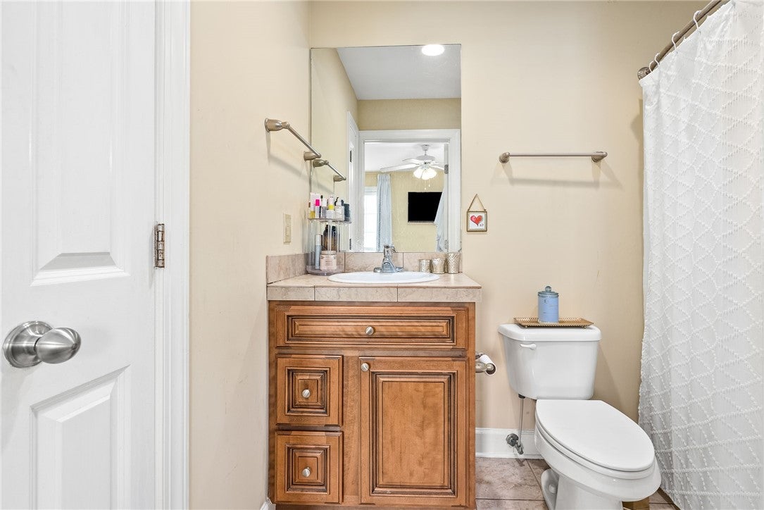 1957 Wire Road, Unit 28 Auburn, AL 36832 - Photo 15 of 20 Upstairs bathroom #3