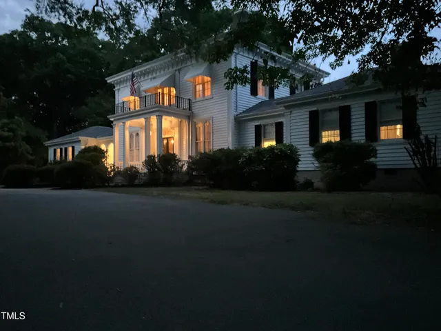 $889,900 | 508 Eaton Avenue, Warrenton, NC 27589