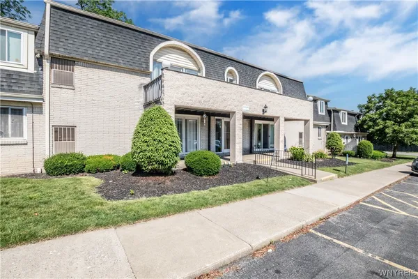 $199,900 | 5 Cambridge Square, Unit G, Amherst, NY 14221