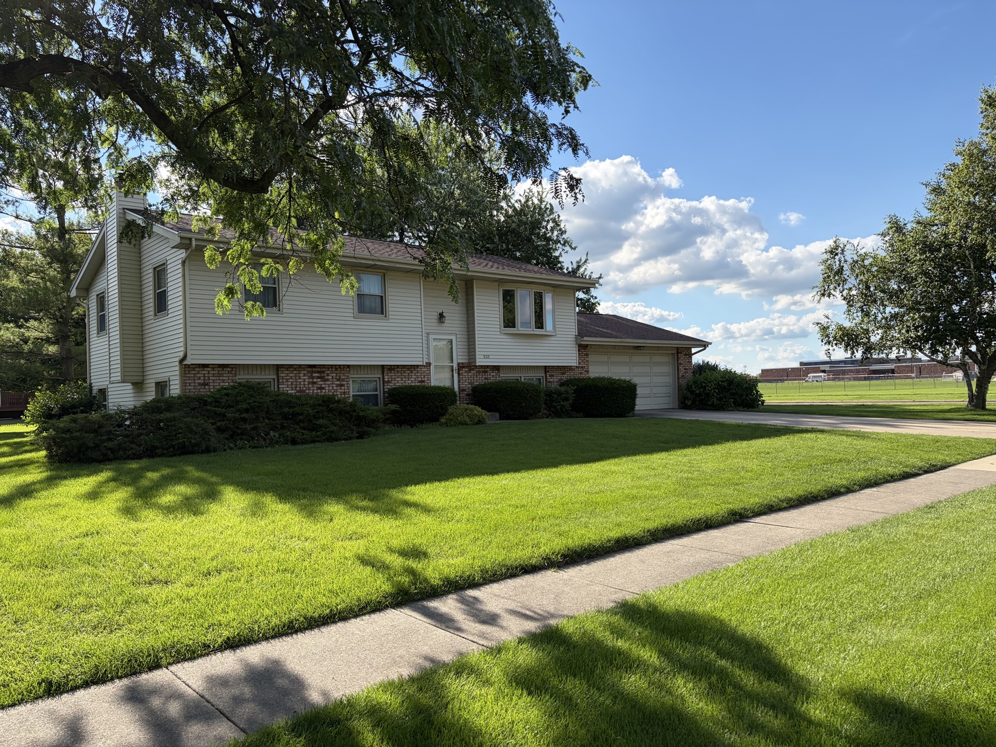 101 South Parkside Road Normal, IL 61761 - Photo 3 of 37
