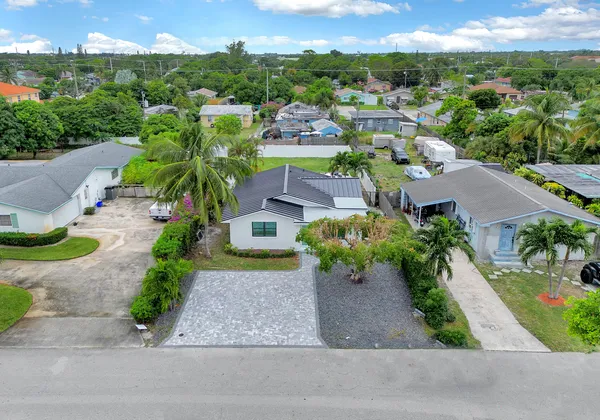 $4,500 | 320 Northwest 3rd Avenue, Delray Beach, FL 33444