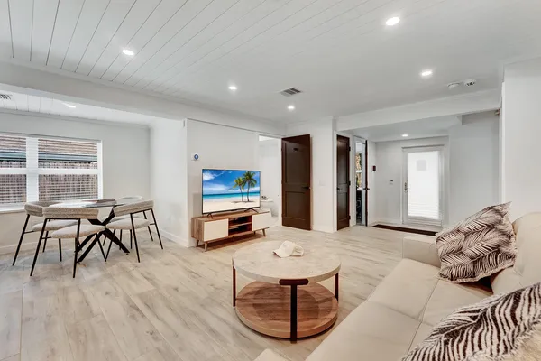 $4,500 | 320 Northwest 3rd Avenue, Delray Beach, FL 33444