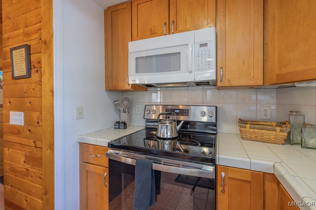 43411 Sheephorn Road Big Bear Lake, CA 92315 - Photo 10 of 50 a kitchen with stainless steel appliances granite countertop a sink stove and cabinets