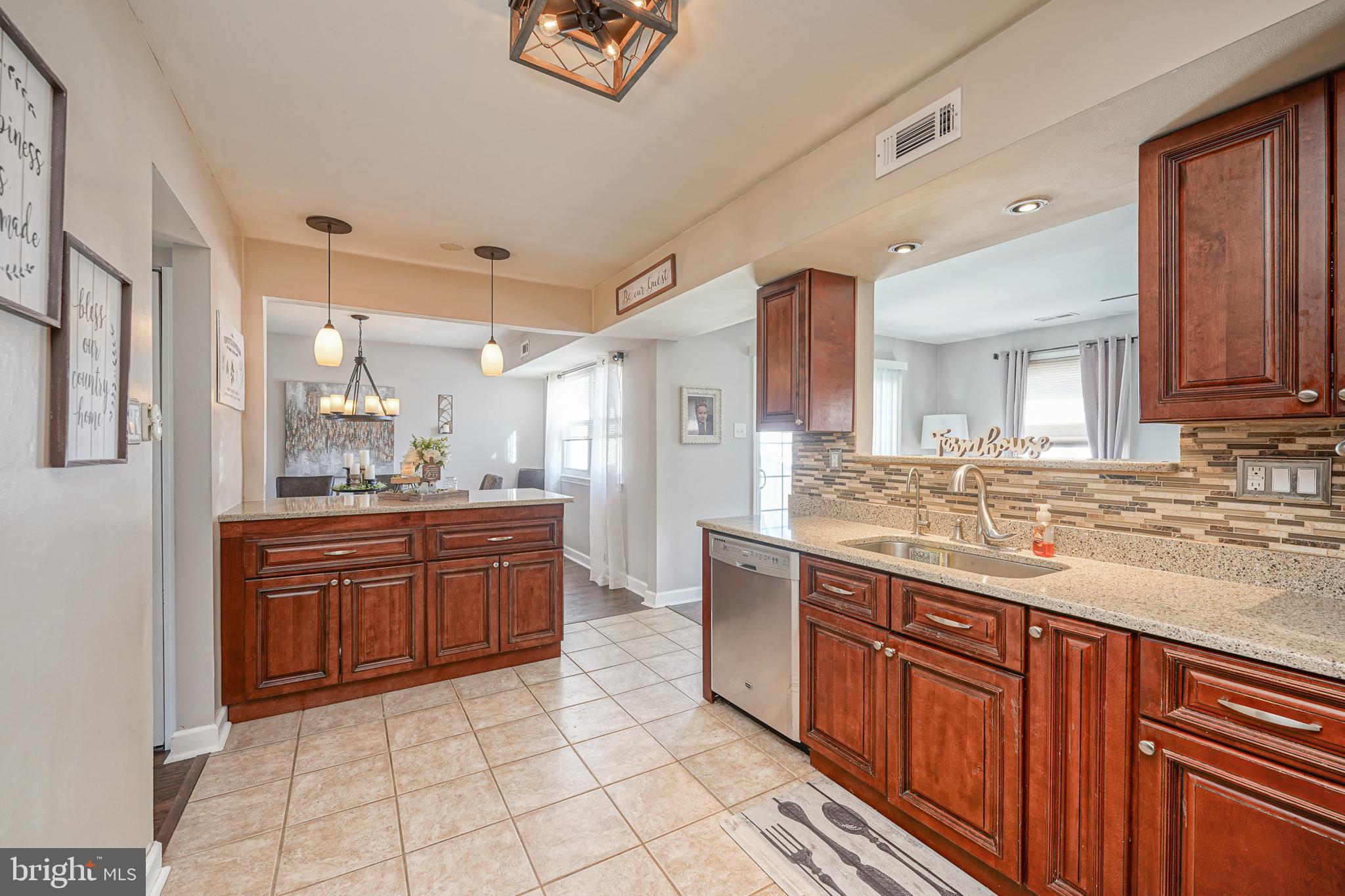 42 Edinburgh Road Blackwood, NJ 08012 - Photo 7 of 26