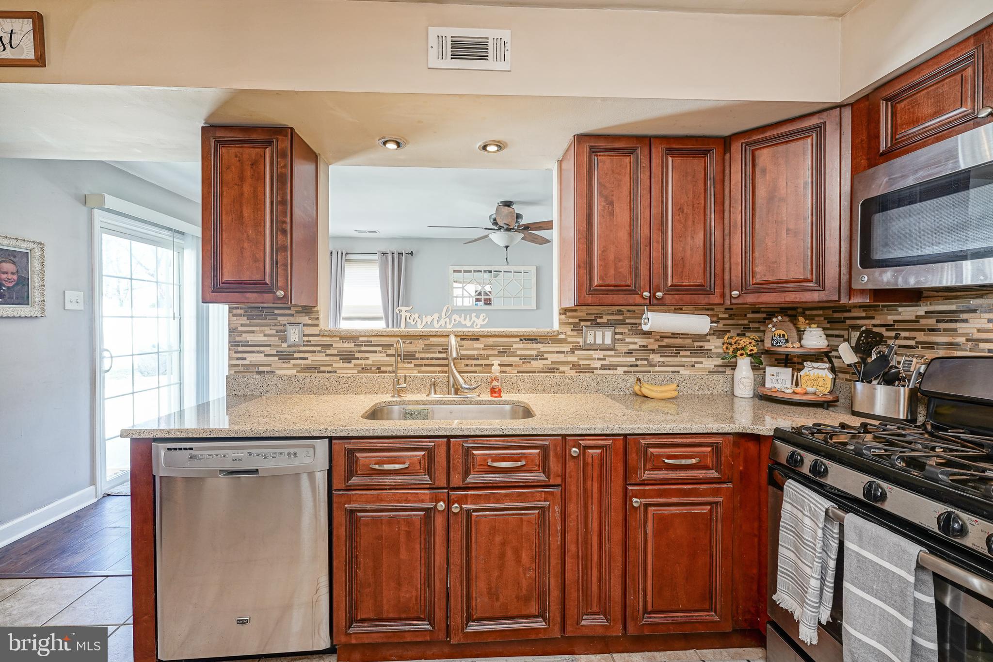 42 Edinburgh Road Blackwood, NJ 08012 - Photo 8 of 26