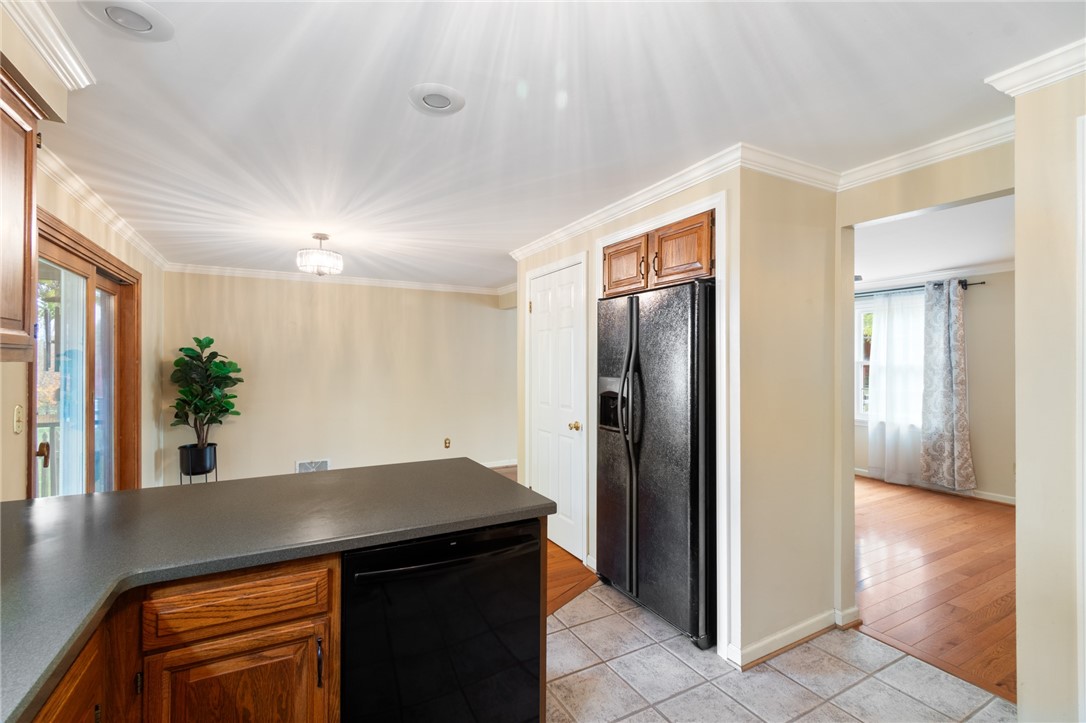 36 Red Post Crescent Perinton, NY 14450 - Photo 11 of 42