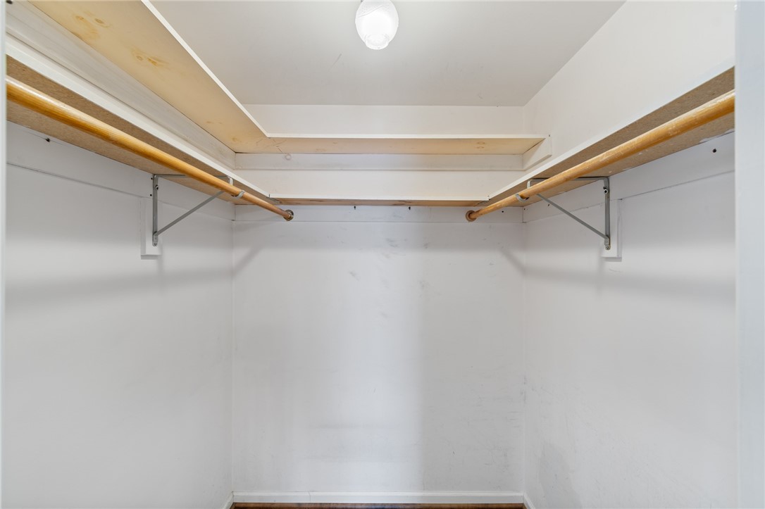 36 Red Post Crescent Perinton, NY 14450 - Photo 17 of 42 MASTER CLOSET