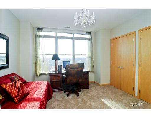 3535 Patten Road, Unit 7E Highland Park, IL 60035 - Photo 12 of 14 a workspace with furniture and a window