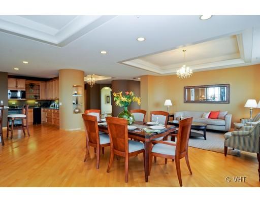 3535 Patten Road, Unit 7E Highland Park, IL 60035 - Photo 5 of 14 a view of a dining room with furniture