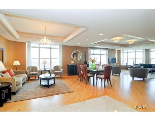 3535 Patten Road, Unit 7E Highland Park, IL 60035 - Photo 6 of 14 a living room with furniture a dining table and a potted plant