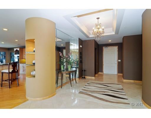 3535 Patten Road, Unit 7E Highland Park, IL 60035 - Photo 7 of 14 a view of a dining room with furniture