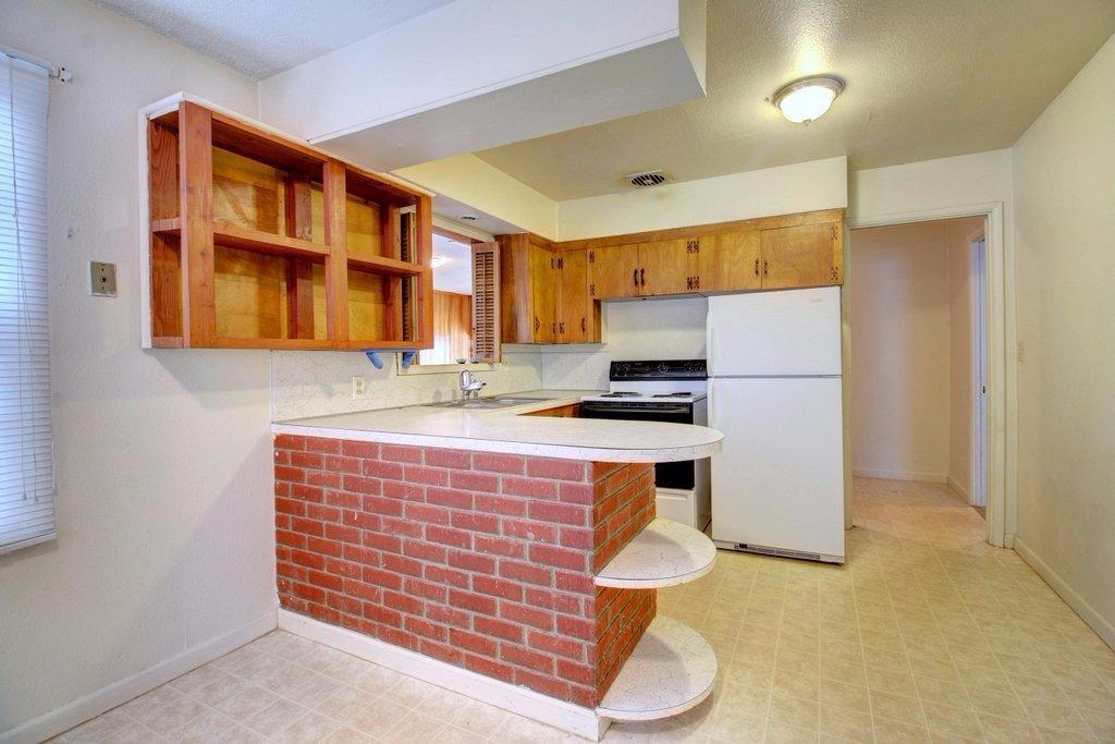1350 Spring Street Medford, OR 97504 - Photo 12 of 28 kitchen