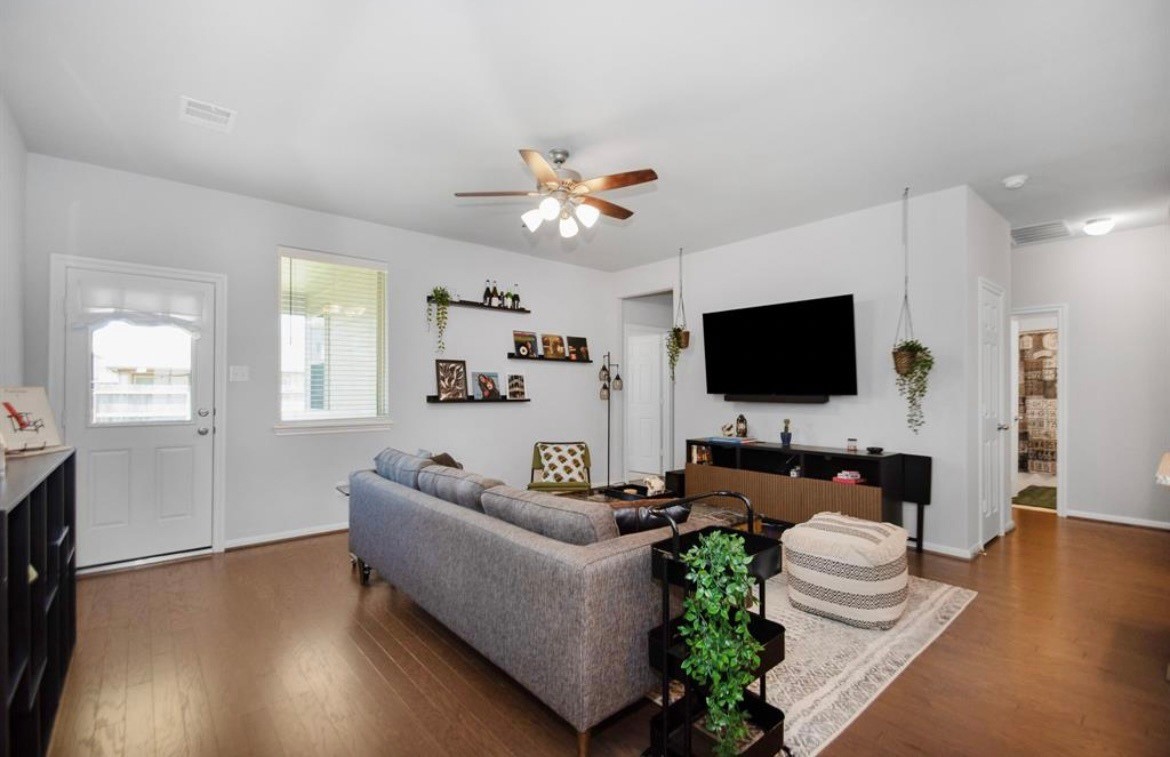 10406 Mount Winchell Drive Iowa Colony, TX 77583 - Photo 6 of 16 a living room with furniture and a flat screen tv