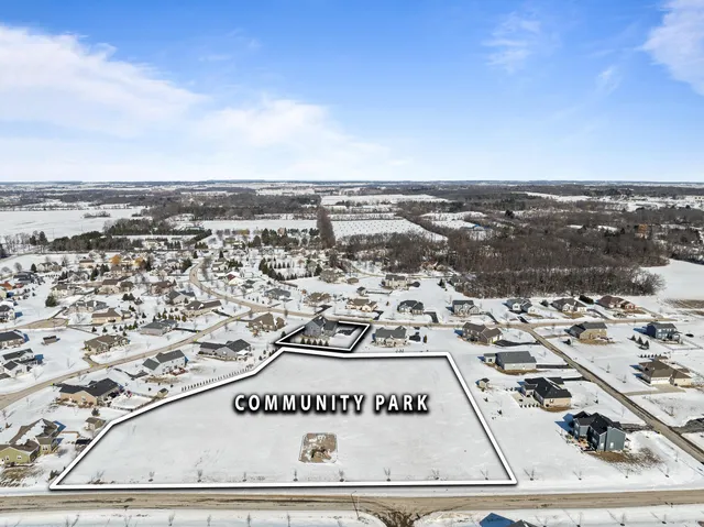 $689,000 | 465 Chasefield Drive, Williams Bay, WI 53191