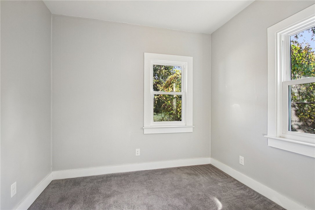 439 Crossfield Road Irondequoit, NY 14609 - Photo 16 of 35