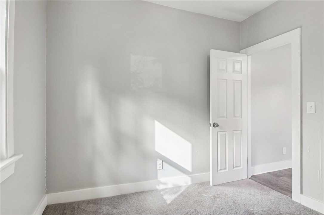 439 Crossfield Road Irondequoit, NY 14609 - Photo 21 of 35