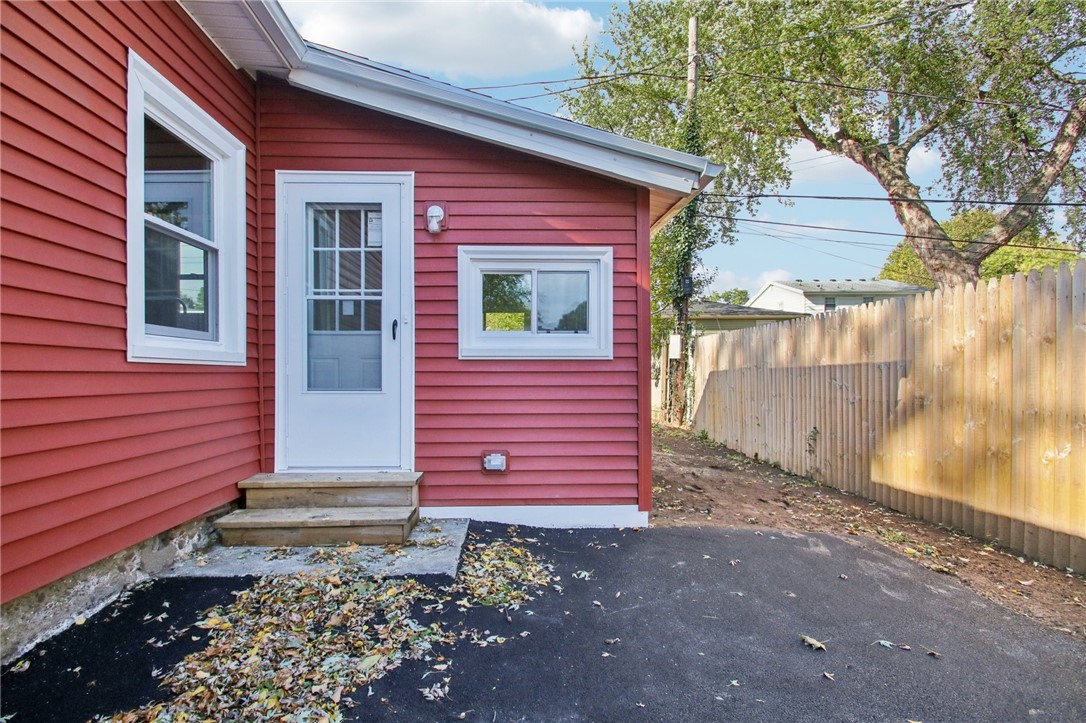 439 Crossfield Road Irondequoit, NY 14609 - Photo 3 of 35