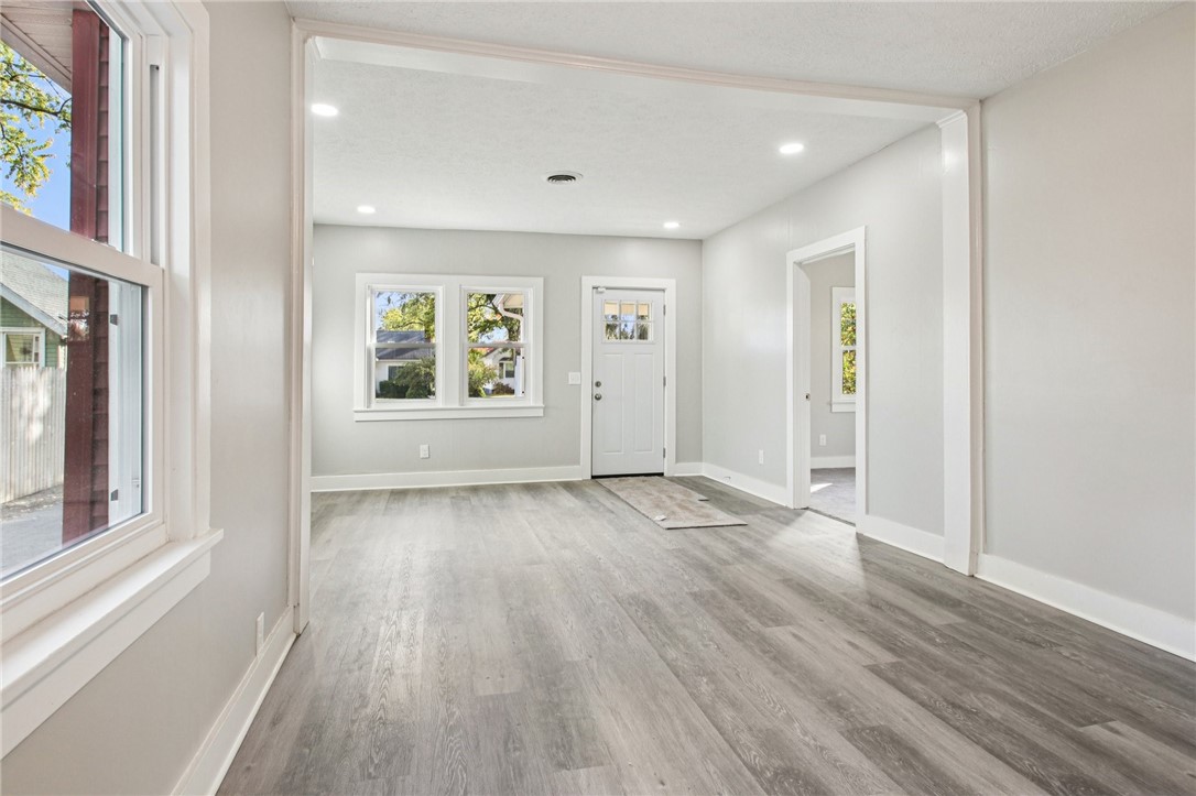 439 Crossfield Road Irondequoit, NY 14609 - Photo 5 of 35