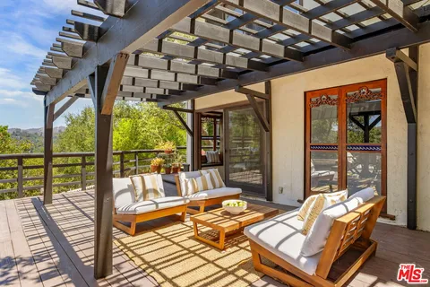 $2,195,000 | 19805 Valley View Drive, Topanga, CA 90290