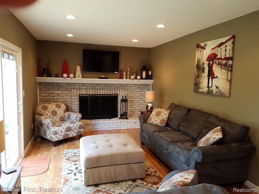 1030 Inkster Road Dearborn Heights, MI 48127 - Photo 15 of 49 1.jpg
