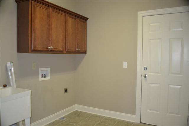 1606 Fair House Road Spring Hill, TN 37174 - Photo 16 of 20 Utility Room - Tiled flooring, utility sink and cabinetry!
