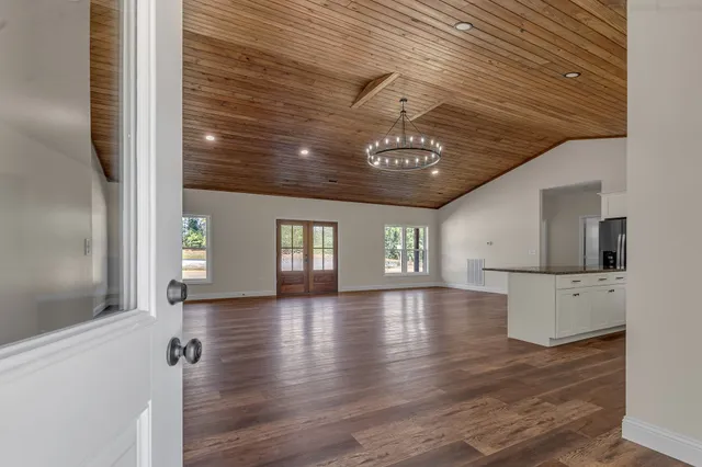 a view of livingroom with hardwood floor