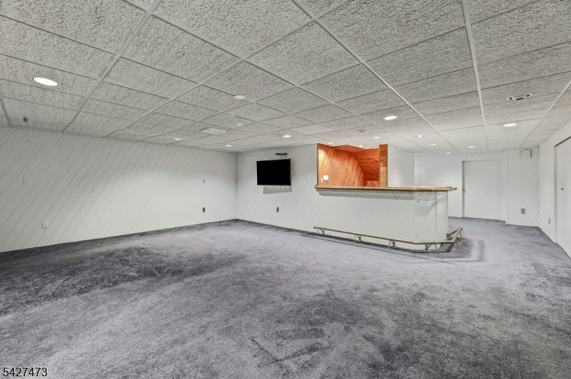 100 Easedale Road, Unit 100 Wayne, NJ 07470 - Photo 41 of 43 a view of an empty room with a window