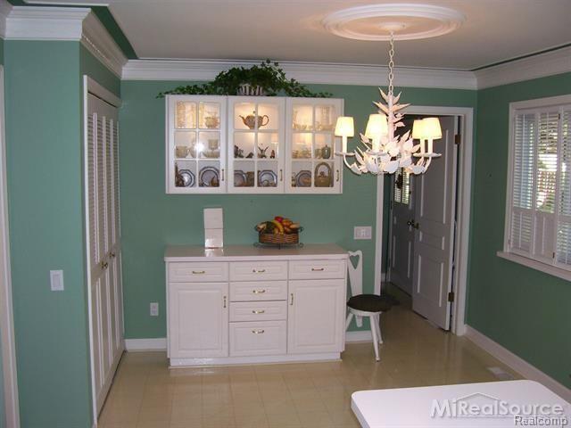 1079 Hemlock Drive Rochester, MI 48307 - Photo 24 of 53 17.jpg