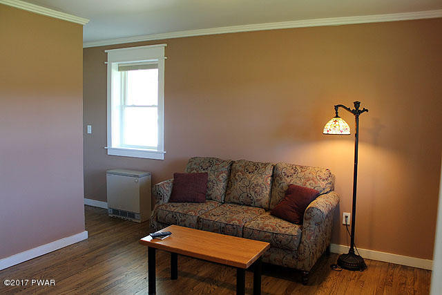 125 Cemetery Road Damascus, PA 18415 - Photo 12 of 36 Family room/den