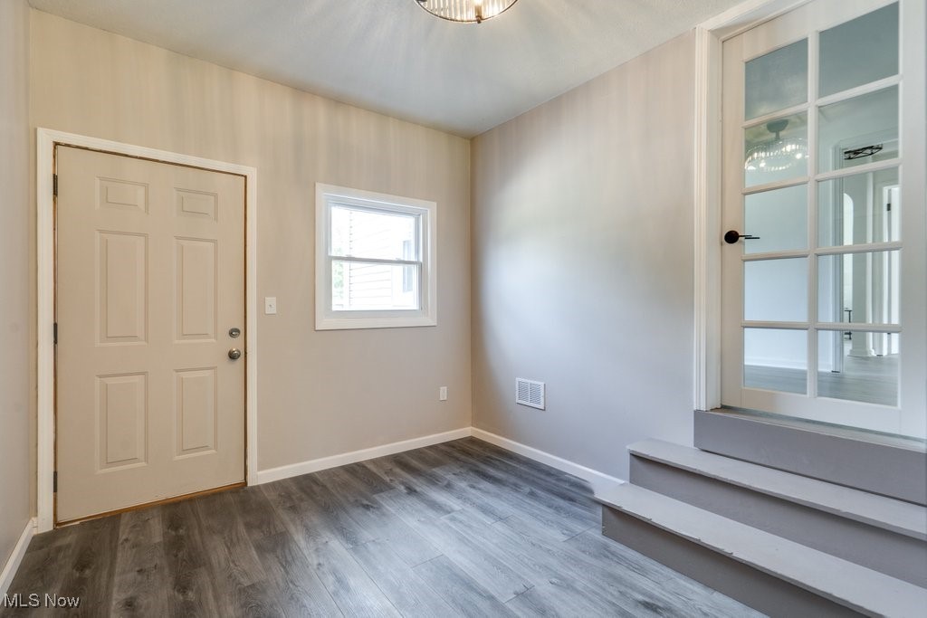 6580 Crossview Road Independence, OH 44131 - Photo 3 of 36