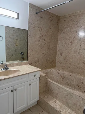 $1,950 | 14 Crossings Circle, Unit D, Boynton Beach, FL 33435