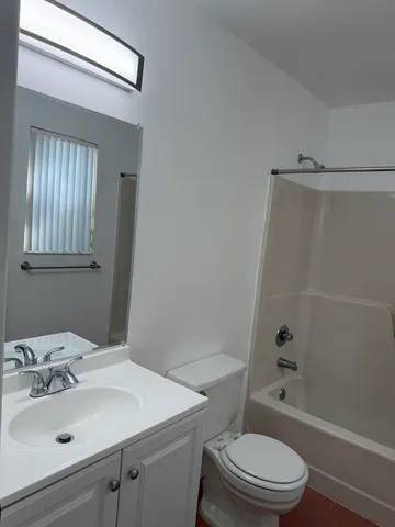 $1,950 | 14 Crossings Circle, Unit D, Boynton Beach, FL 33435