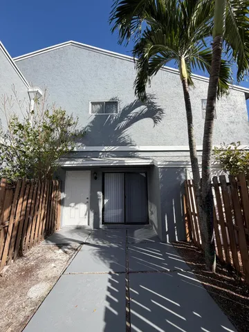 $1,950 | 14 Crossings Circle, Unit D, Boynton Beach, FL 33435