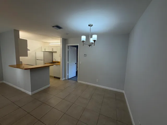 $1,950 | 14 Crossings Circle, Unit D, Boynton Beach, FL 33435