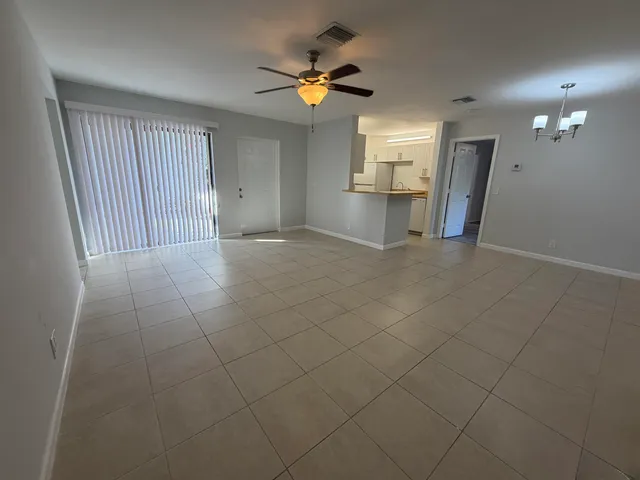 $1,950 | 14 Crossings Circle, Unit D, Boynton Beach, FL 33435