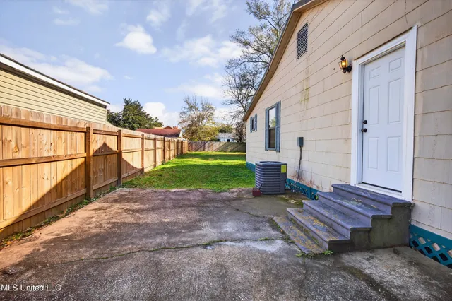 $130,000 | 2406 8th Street, Pascagoula, MS 39567